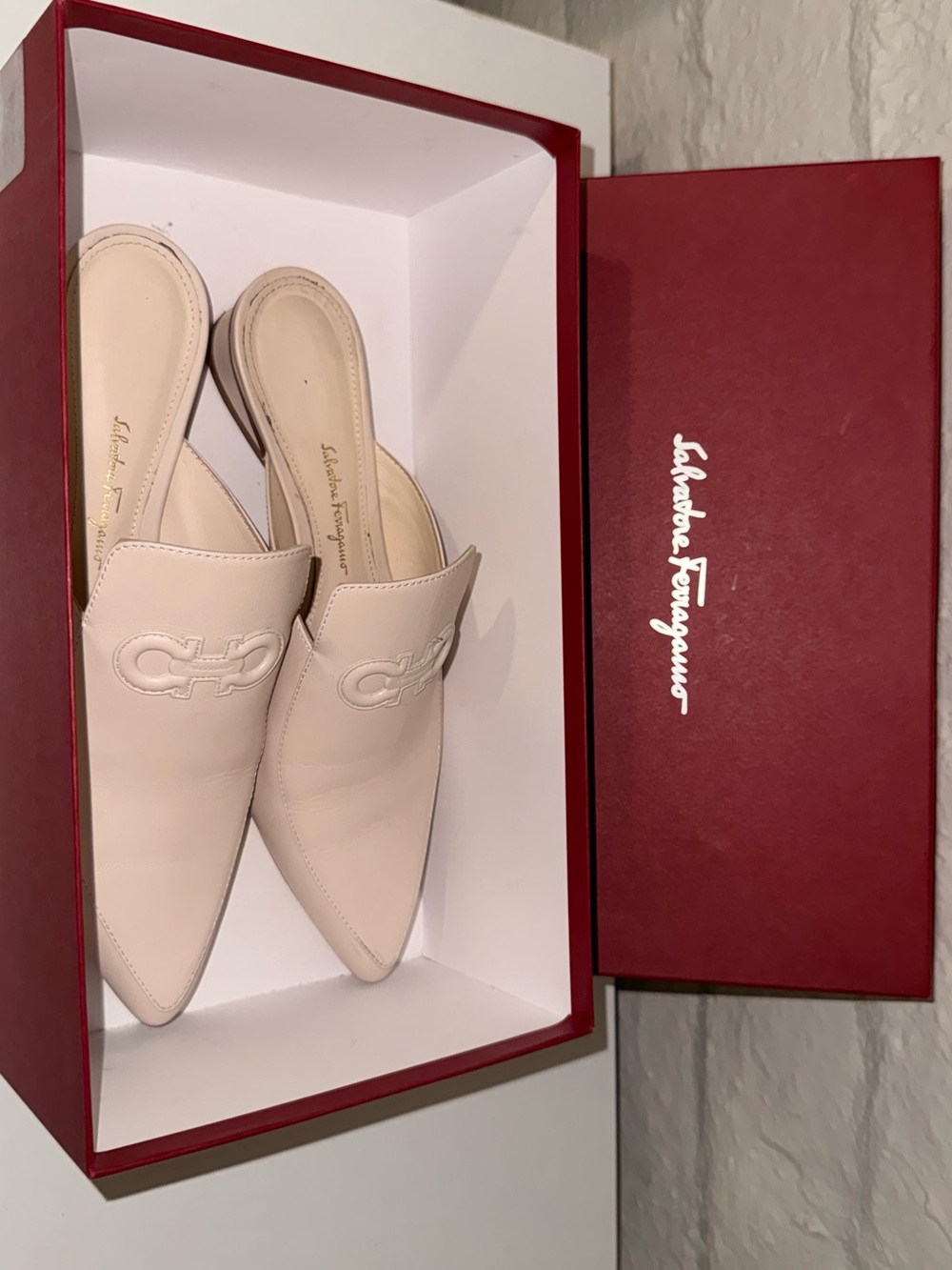 Salvatore Ferragamo Cream Pointed Leather Slip-On Mules